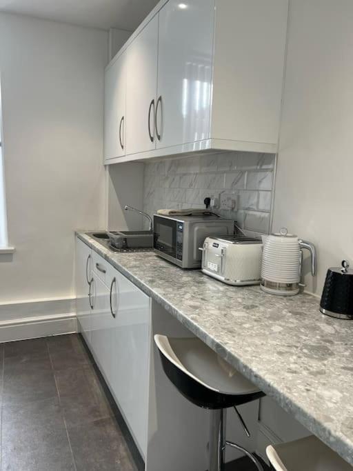 Town Centre Studio Flat Merthyr Tydfil Buitenkant foto