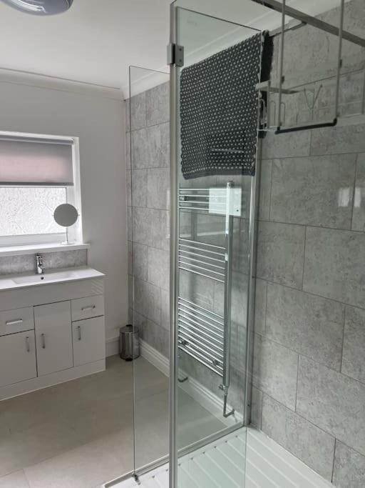 Town Centre Studio Flat Merthyr Tydfil Buitenkant foto